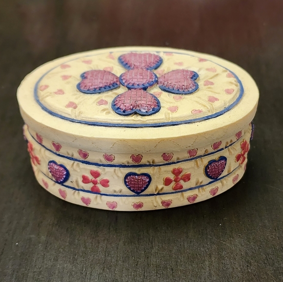 Vintage Dezine Ceramic Small Oval Heart Trinket Box - Picture 2 of 9